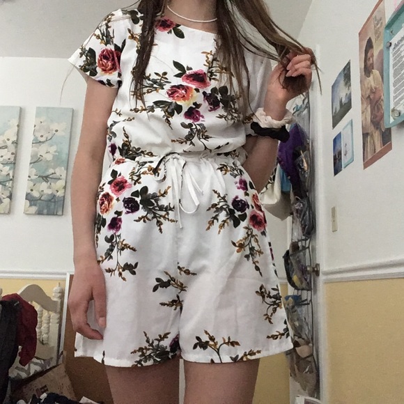 FREE when bundled Floral romper - Picture 2 of 3